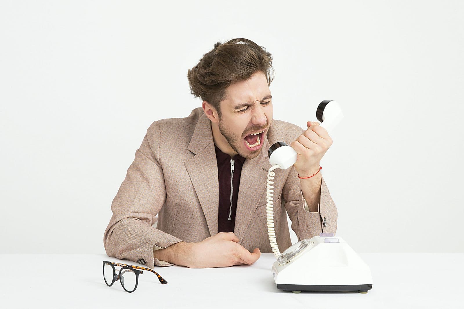 Waarom fouten tijdens telefoongesprekken leiden tot gemiste opvolging